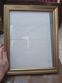 Cornice dorata vintage con doppio vetro 27.5x34 cm