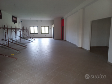 Locale commerciale di 130 mq a 800 euro mensili