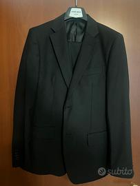 Abito nero rivestito a mano