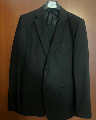 Abito nero rivestito a mano