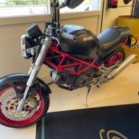 Ducati Monster 600 Dark telaio rosso
