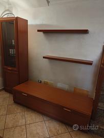 mobile da soggiorno con vetrina e cassettoni