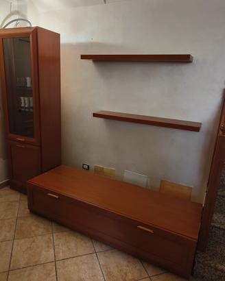 mobile da soggiorno con vetrina e cassettoni