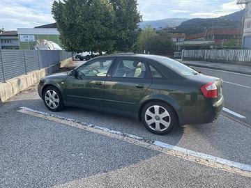 Audi A4 quattro 3.0 V6