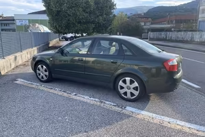 Audi A4 quattro 3.0 V6