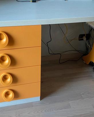Scrivania mondo convenienza con cassetti