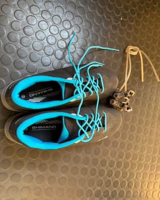Scarpe Shimano con attacchi spd e pedali