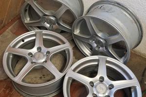 Cerchi in lega Fiat Freemont 17