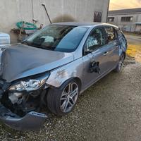Peugeot 308 S.W. incidentata