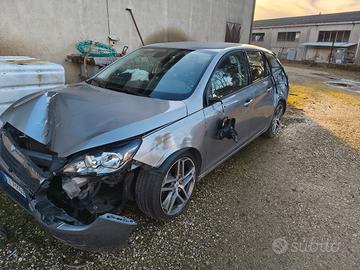 Peugeot 308 S.W. incidentata