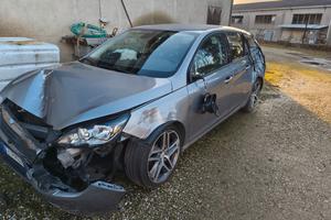 Peugeot 308 S.W. incidentata