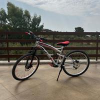 Bici mountain bike 26 con accessori 
