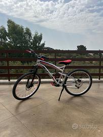 Bici mountain bike 26 con accessori 