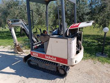 escavatore bobcat 320