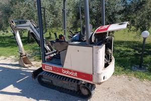 escavatore bobcat 320