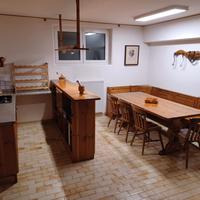 Mobili arredo rustico da taverna con cucina