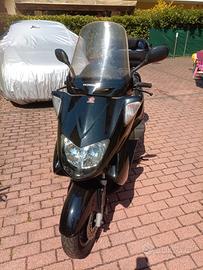Privato vende scooter 