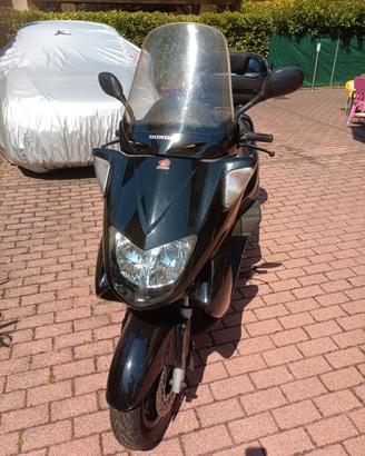 Privato vende scooter 