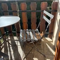 Tavolino tondo per esterno + 2 sedie