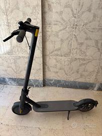 Monopattino Xiaomi Mi Essential