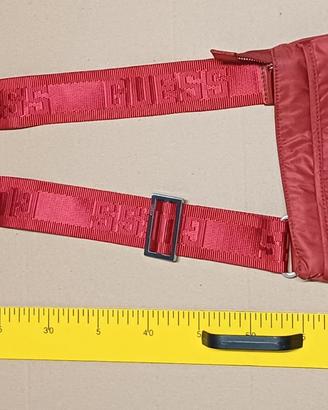 Borsa a tracolla Guess rossa in nylon e similpelle