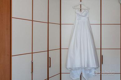 Abito da sposa con velo