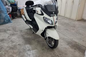 Suzuki Burgman 650 executive.