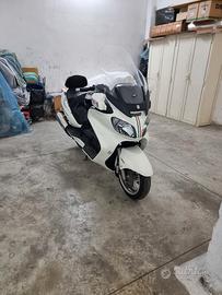 Suzuki Burgman 650 executive.