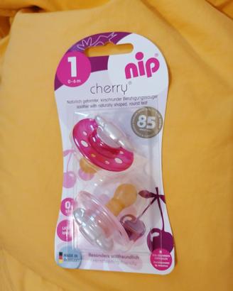 Ciucci caucciù Nip ciliegina