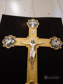 croce in metallo cromato e smaltato con asta e bas