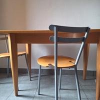 TAVOLO RETTANGOLARE IN LEGNO CON SEDIE