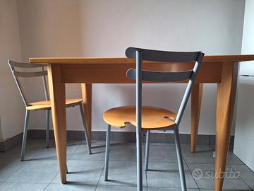 TAVOLO RETTANGOLARE IN LEGNO CON SEDIE