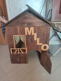 Casetta in legno per cani e gatti 
