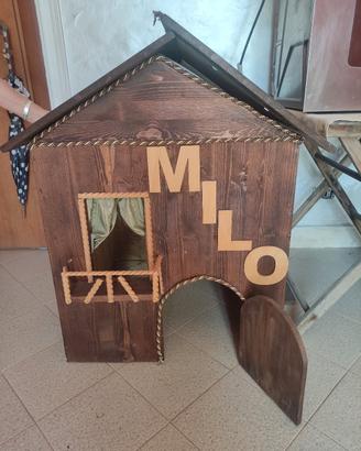 Casetta in legno per cani e gatti 