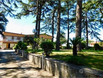 Villa di 385 m² con più di 5 locali a Grottaferrat