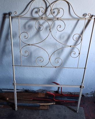 Letto antico in ferro battuto 