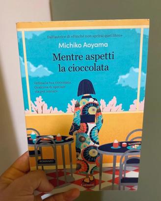 Libro mentre aspetti la cioccolata.