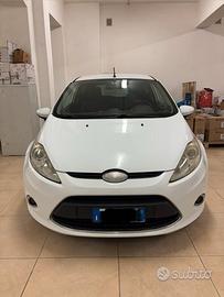 Ford fiesta 1.4 gpl titanium