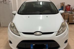 Ford fiesta 1.4 gpl titanium