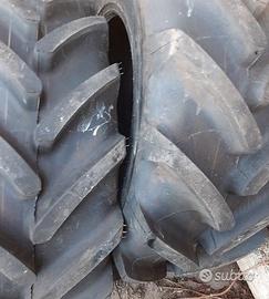 Coppia di pneumatici di tractor nuovi 18.4 30 bkt