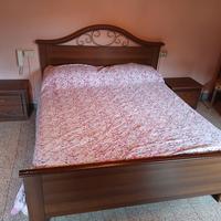 Due letti matrimoniali e  comodini