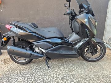 Yamaha X-Max 300 TECH MAX