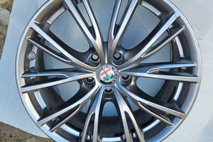 Cerchi 18" e gomme 235/60 R18 Alfa Romeo 