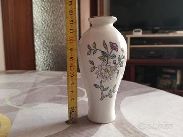 Vasetto bianco con fiori stampati vari usi