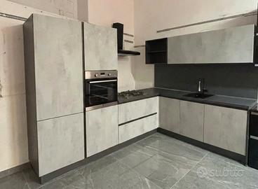Cucina con trasporto Moderna Completa Grigia angol