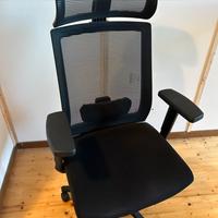 Sedia ufficio ergonomica con poggiatesta (nera)