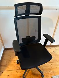 Sedia ufficio ergonomica con poggiatesta (nera)