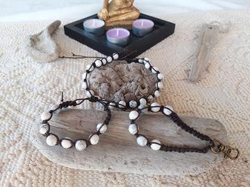 Bracciale, collana  e portachiavi  in Howlite  