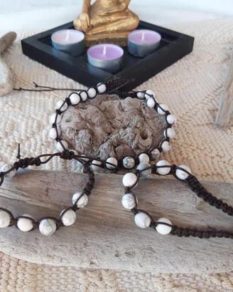 Bracciale, collana  e portachiavi  in Howlite  