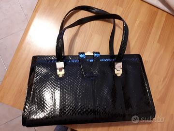 Borsa nera in serpente